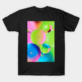 Colorful close up of oil drops in water T-Shirt